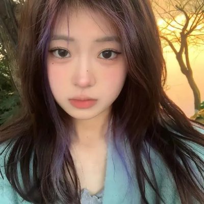 茜色少女